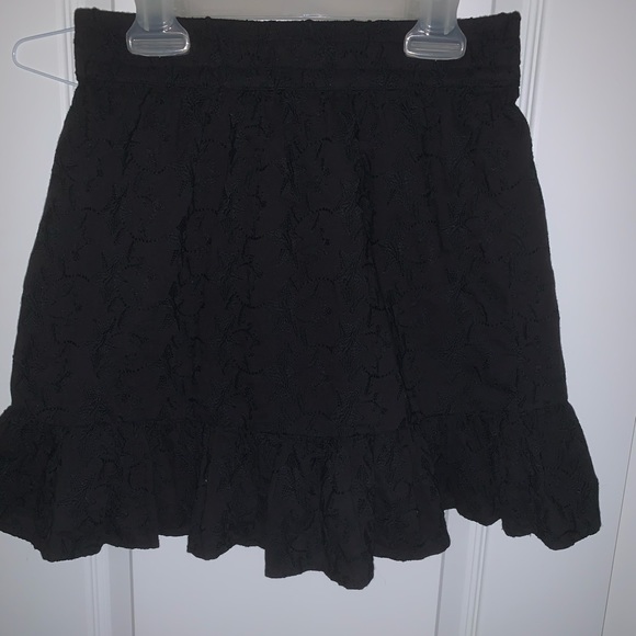 Frilly black skirt - Picture 3 of 3